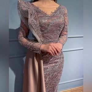 Gown! Fits like a U.S. Size 4